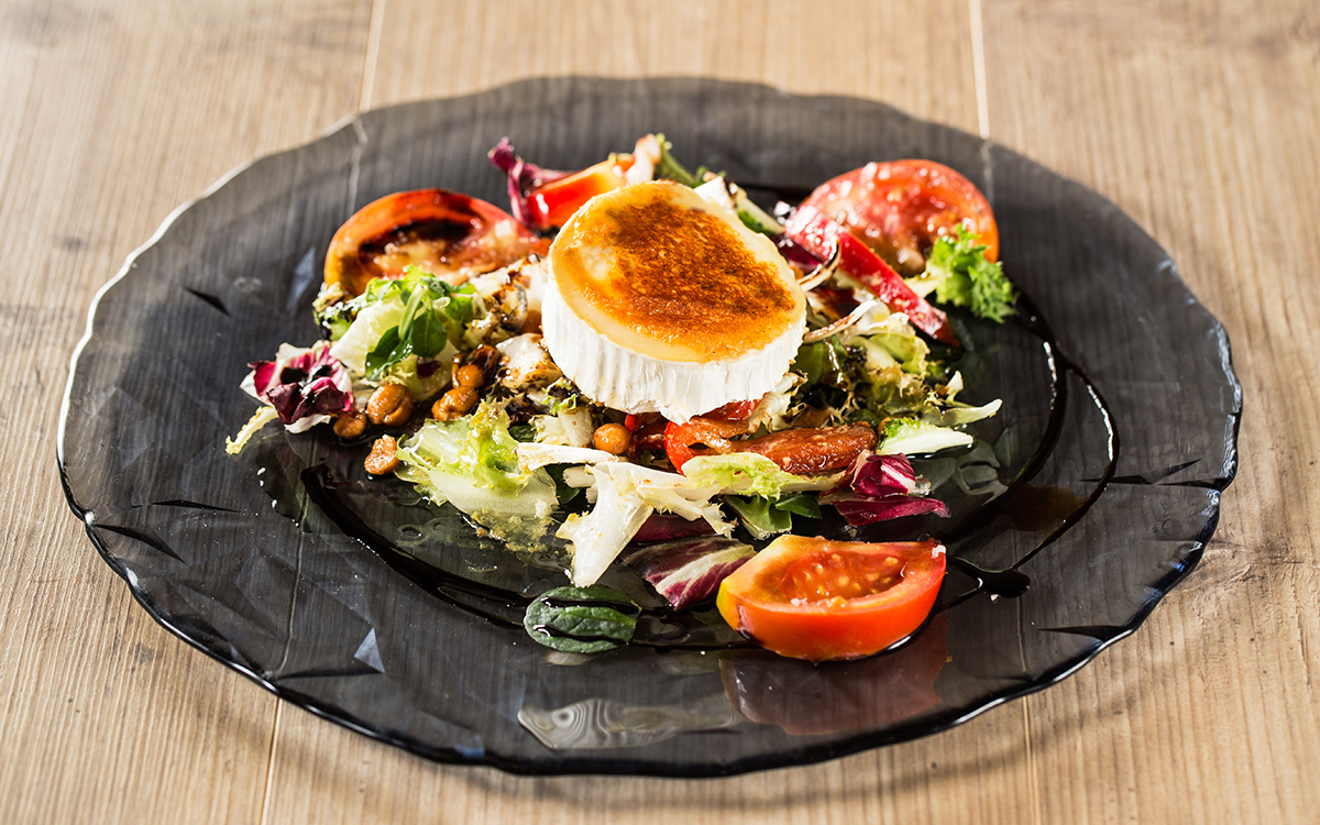 Recetas de ensaladas con queso de cabra: sabores frescos y deliciosos