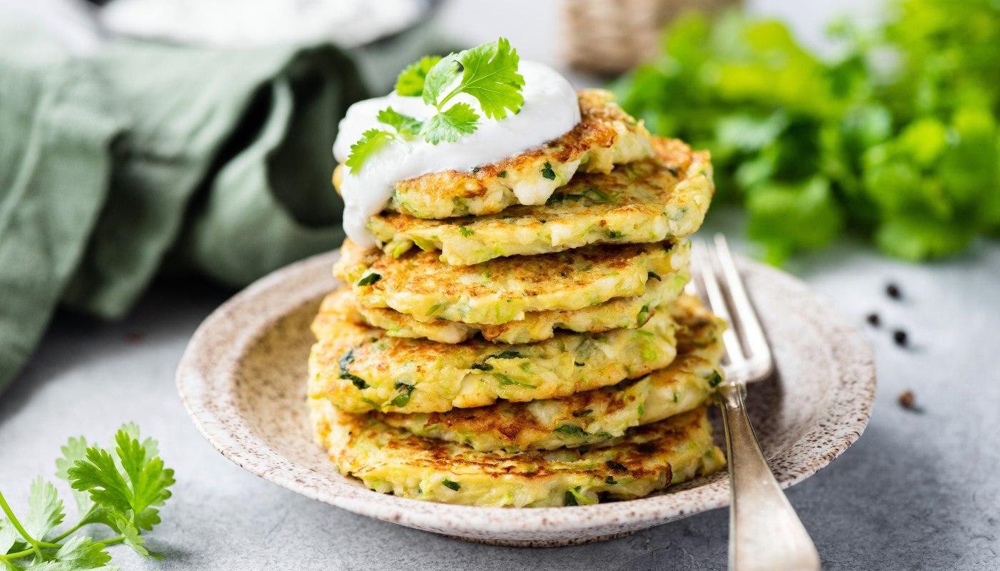Tortitas de calabacín y queso a la plancha, placer culinario imperdible